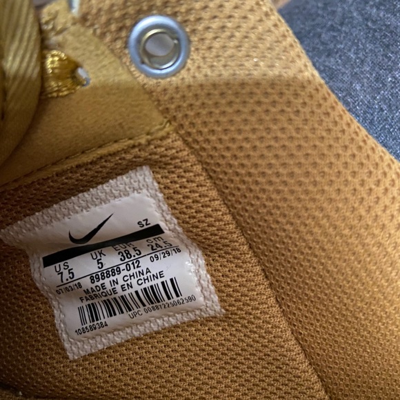 Nike Air Force 1 - Picture 3 of 3